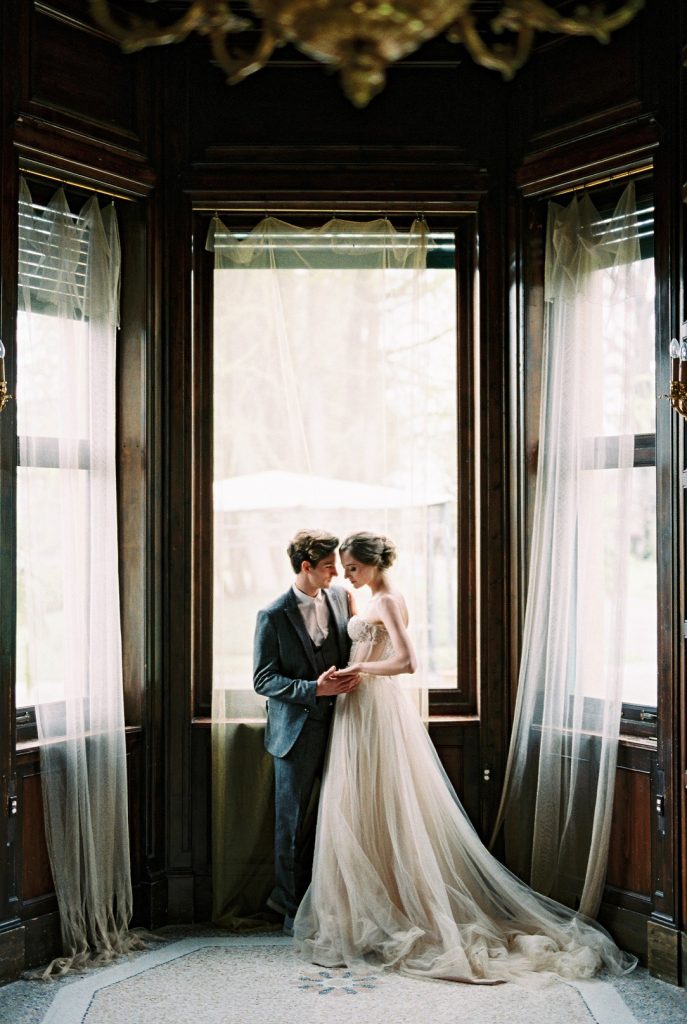 What Type of Window Blinds Are Suitable For Wedding?